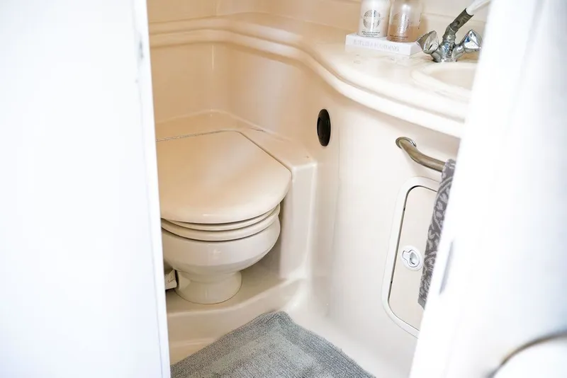 Slide: The Image of Sea Ray 340 Sundancer 2004 - 11