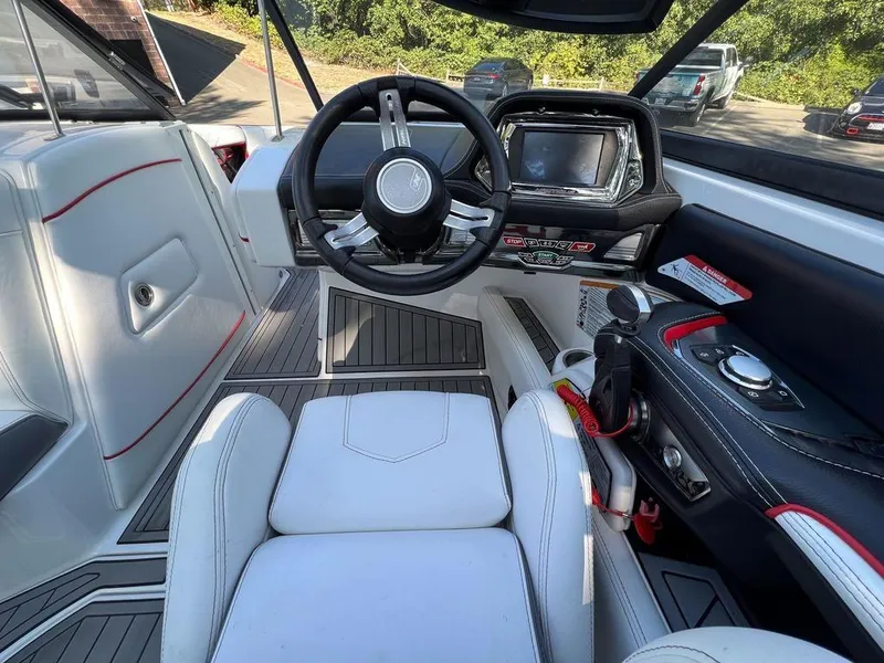 Slide: The Image of Nautique Super Air Nautique G23 2016 - 8