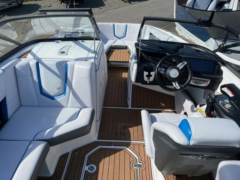 Slide: The Image of Nautique Super Air Nautique G23 2017 - 10