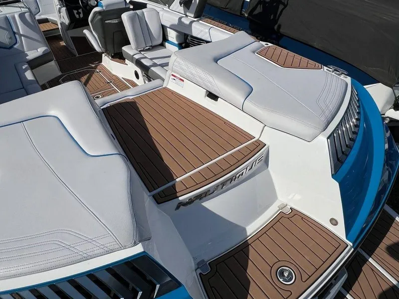 Slide: The Image of Nautique Super Air Nautique G23 2017 - 7