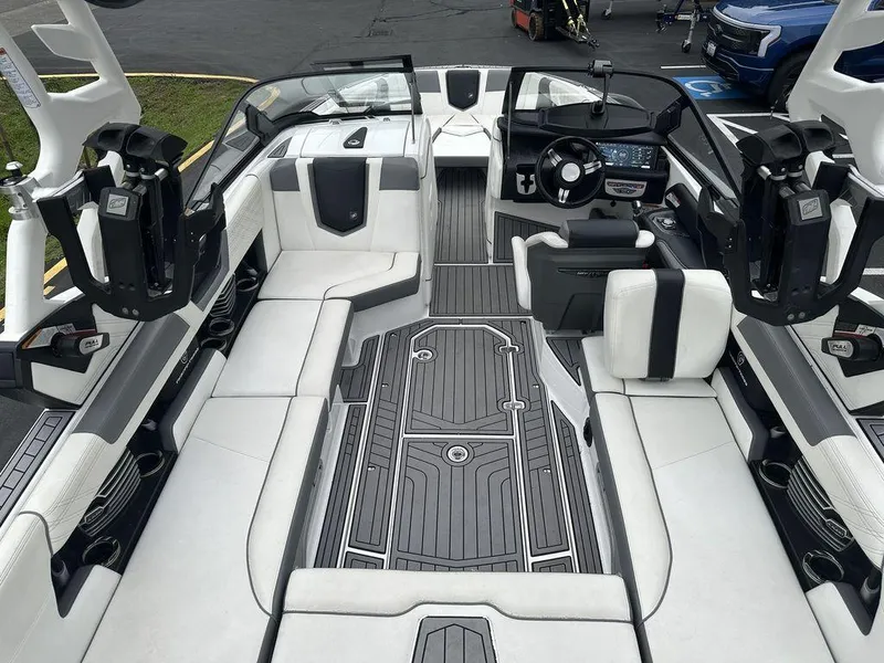 Slide: The Image of Nautique Super Air Nautique G23 2020 - 8