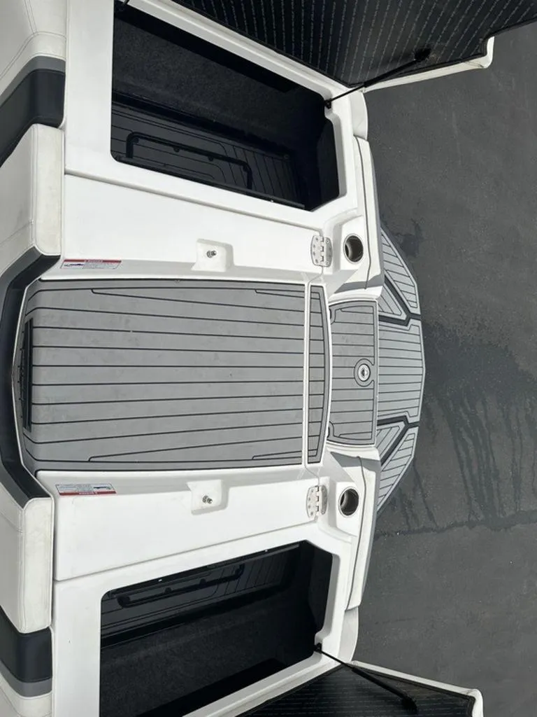 Slide: The Image of Nautique Super Air Nautique G23 2020 - 9