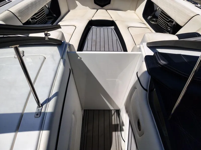 Slide: The Image of Nautique Super Air Nautique G23 2018 - 6