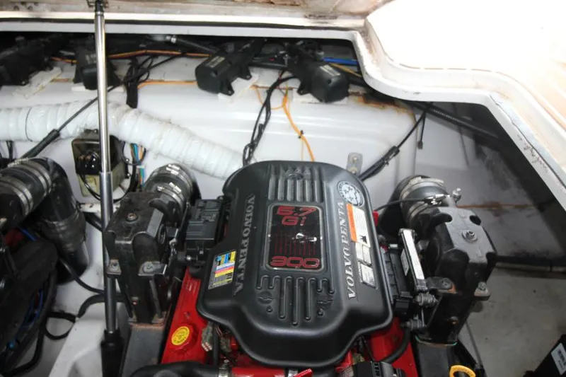Slide: The Image of 2008 Four Winns V338 engine compartment with Volvo Penta 5.7 GXi engine. - 31
