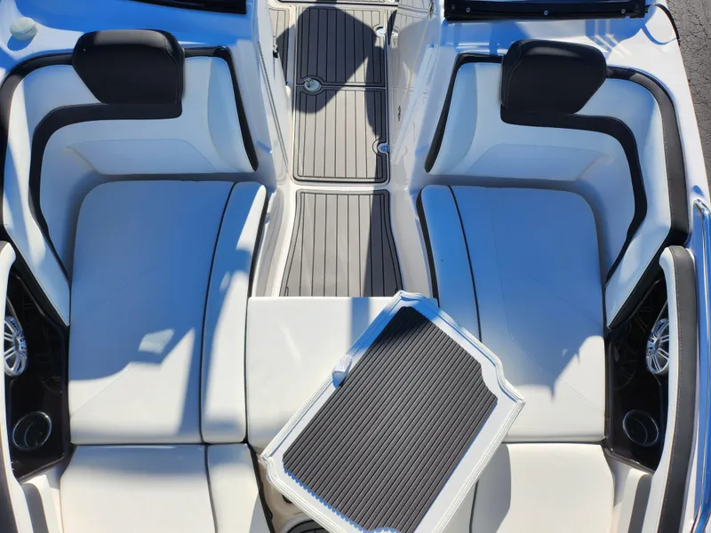 Slide: The Image of 2016 Yamaha Boats 242 Limited S interior seating and deck view. - 17
