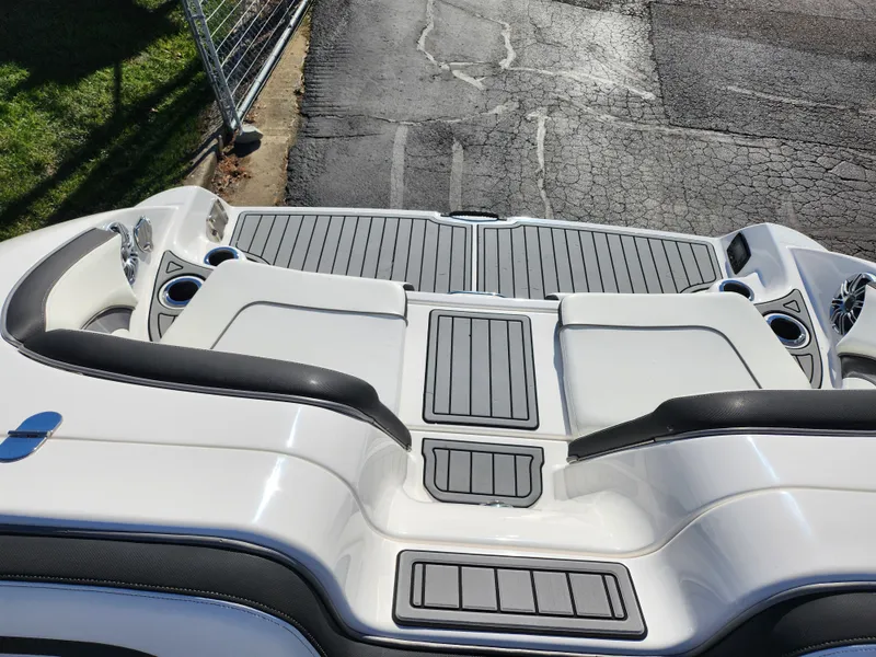 Slide: The Image of 2016 Yamaha Boats 242 Limited S swim platform with cushioned seating and cup holders. - 22