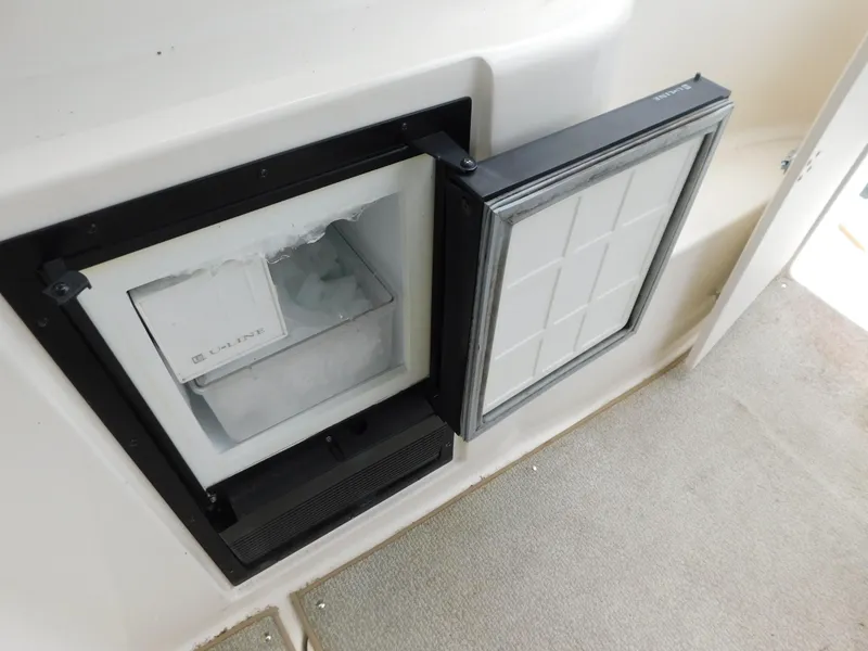 Slide: The Image of Open U-Line ice maker on 2003 Maxum 3500 SY boat. - 38