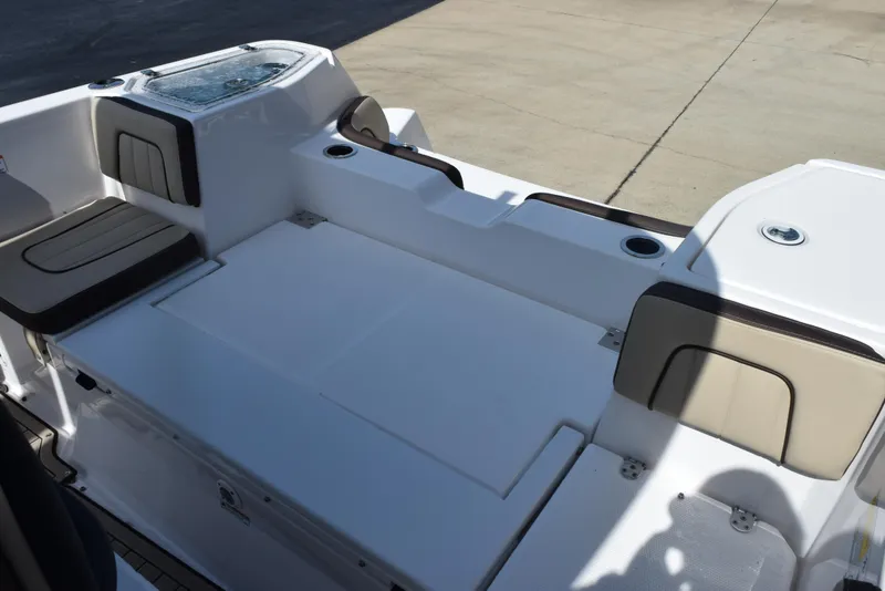 Slide: The Image of 2024 Yamaha Boats 255 FSH Sport H interior seating and deck area. - 12