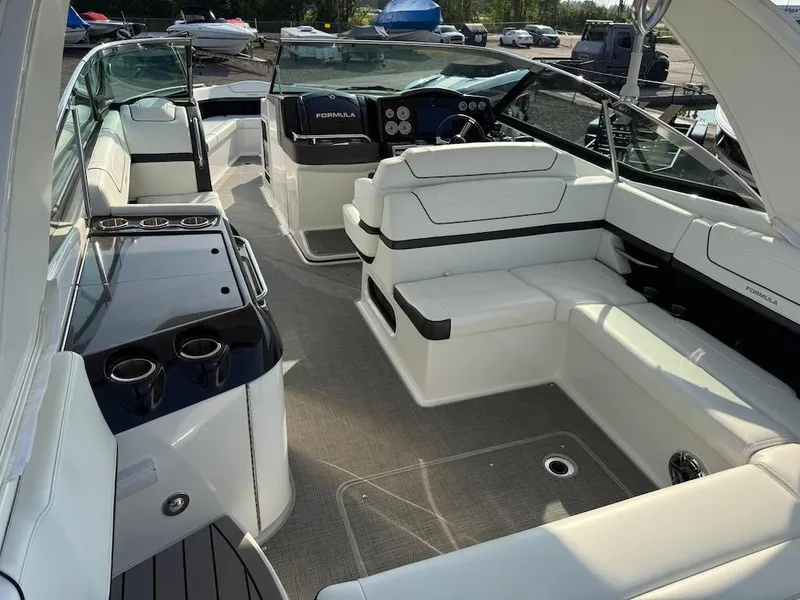 Slide: The Image of Formula 350 CBR 2022 - 60