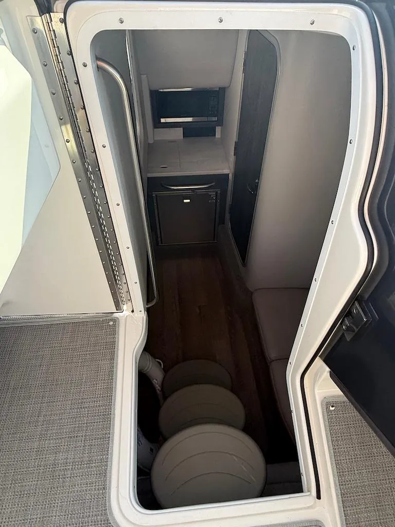 Slide: The Image of Formula 350 CBR 2022 - 71