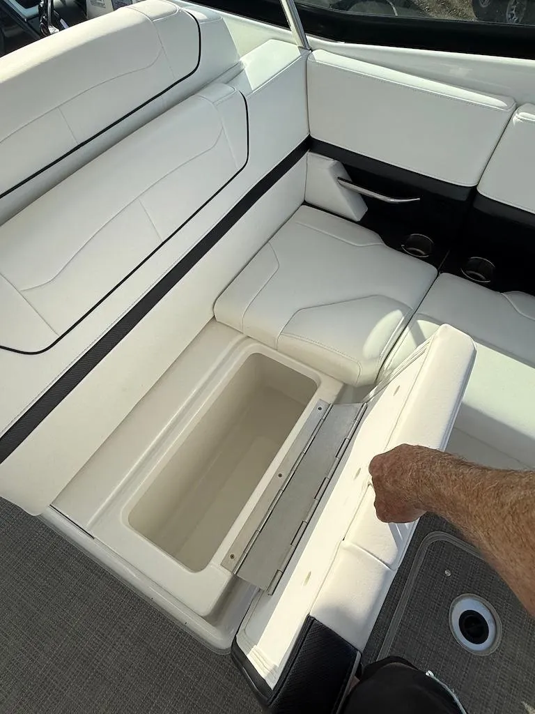 Slide: The Image of Formula 350 CBR 2022 - 81