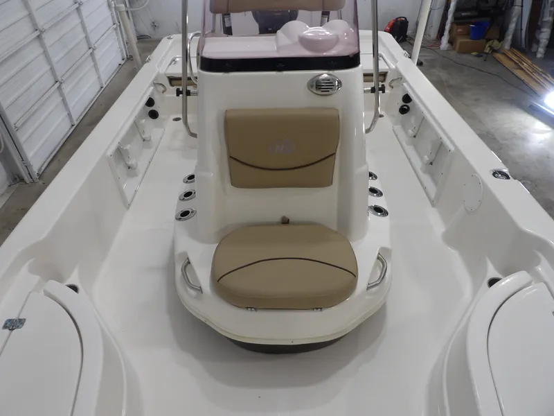 Slide: The Image of NauticStar 215XTS 2020 - 13