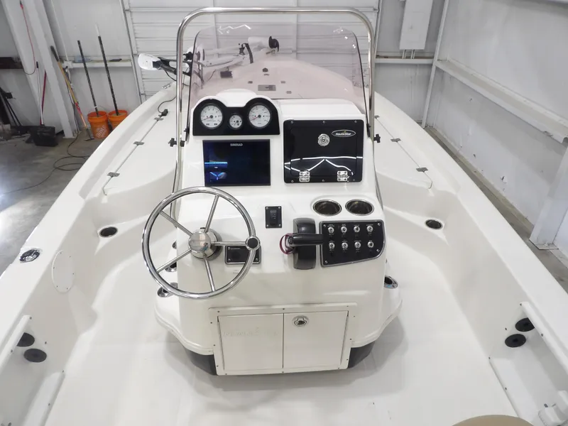 Slide: The Image of NauticStar 215XTS 2020 - 18