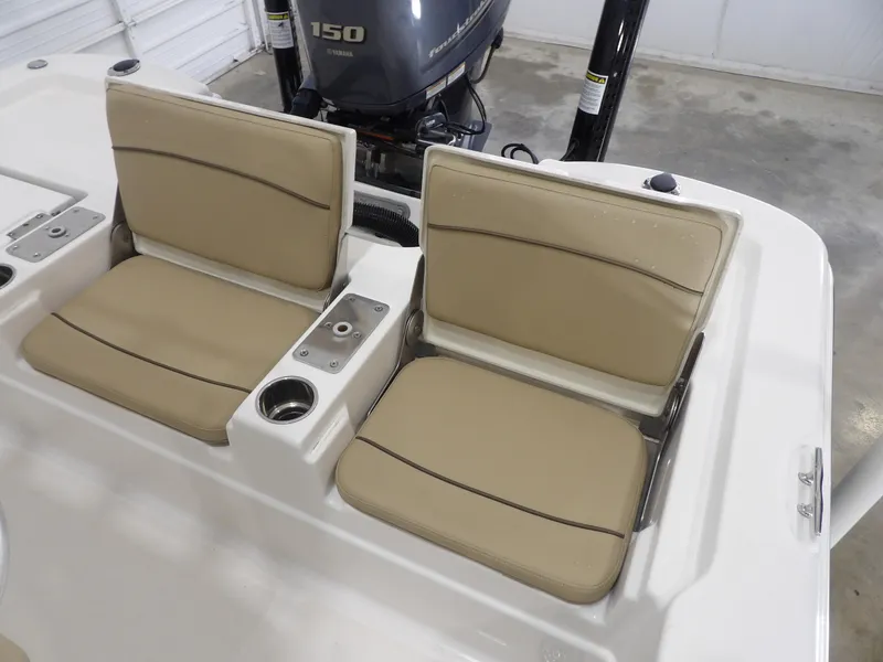 Slide: The Image of NauticStar 215XTS 2020 - 21