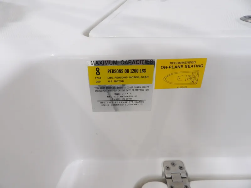 Slide: The Image of NauticStar 215XTS 2020 - 23