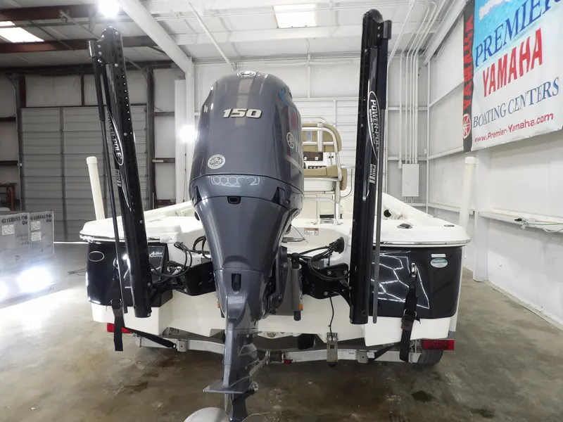 Slide: The Image of NauticStar 215XTS 2020 - 8