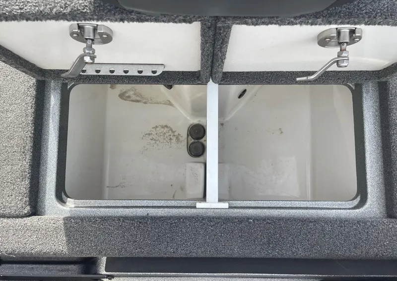 Slide: The Image of Ranger Z520R 2022 - 14