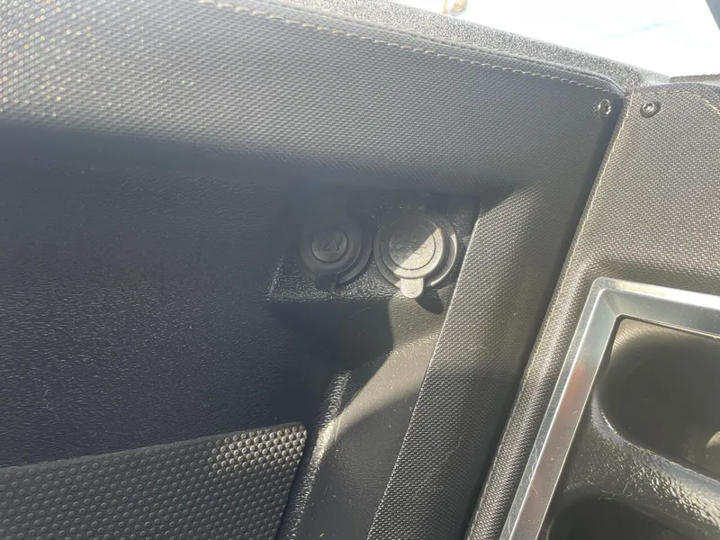 Slide: The Image of Ranger Z520R 2022 - 23