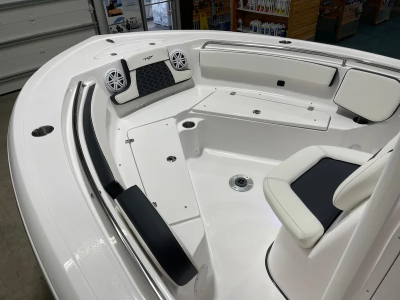 Slide: The Image of Tidewater 210 LXF 2025 - 20