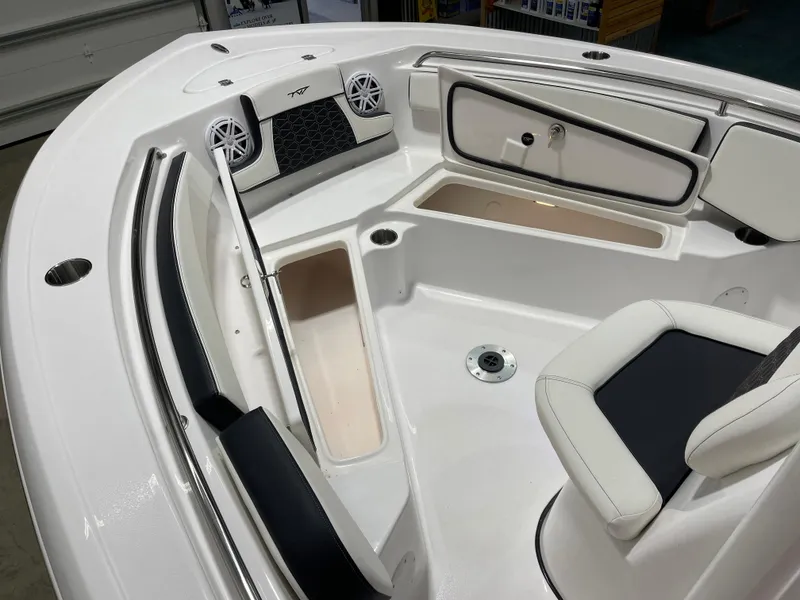 Slide: The Image of Tidewater 210 LXF 2025 - 21