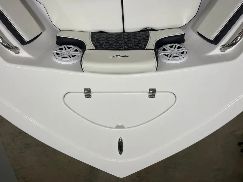 Slide: The Image of Tidewater 210 LXF 2025 - 23