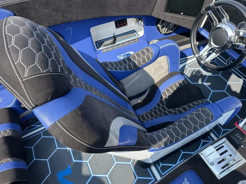 Slide: The Image of Interior of 2018 Wright Performance 420 boat with blue and black hexagonal-patterned seats. - 19