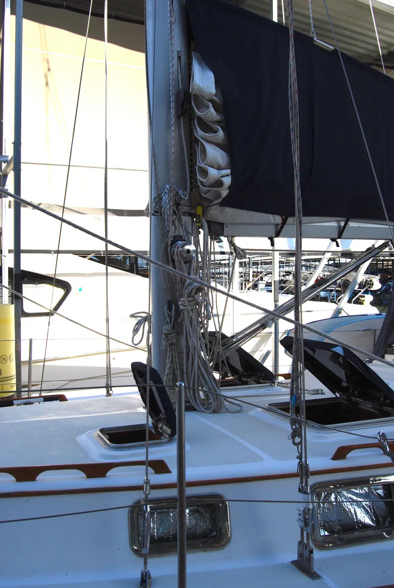 Slide: The Image of 1985 Endeavour 38 sailboat mast and rigging details in marina setting. - 5