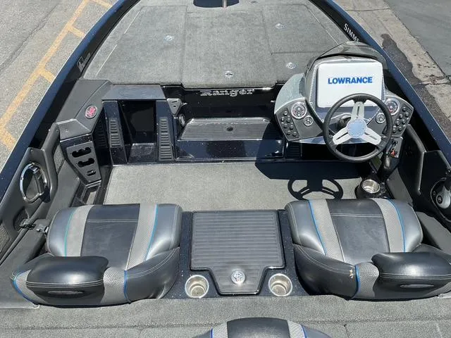 Slide: The Image of 2015 Ranger Z119C Comanche Fusion boat interior with Lowrance system and dual seats. - 11