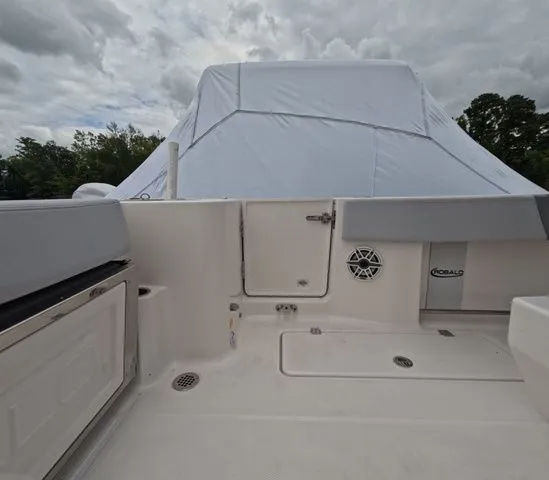 Slide: The Image of Robalo Center Console R270 In Stock 2026 - 14