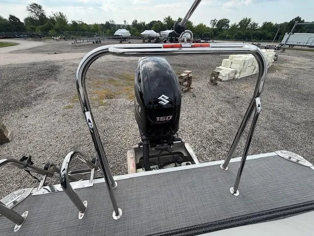 Slide: The Image of 2020 Crest Classic DLX 240 SLC pontoon boat with Suzuki 150 outboard motor. - 20
