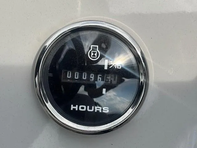 Slide: The Image of Hour meter showing 965.1 hours on a 2020 Crest Classic DLX 240 SLC. - 26