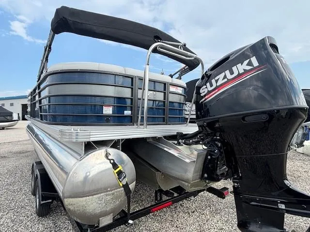 Slide: The Image of 2020 Crest Classic DLX 240 SLC pontoon boat with Suzuki outboard motor. - 28