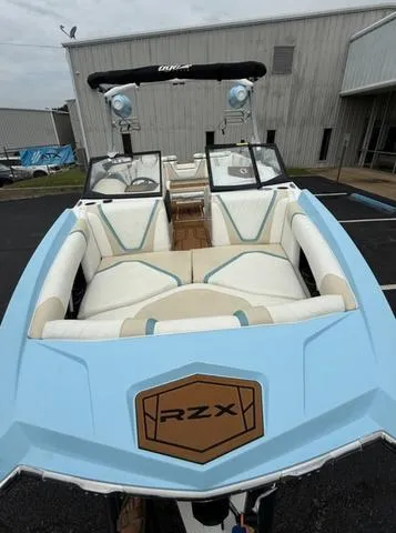 Slide: The Image of Tigé 23RZX 2021 - 3