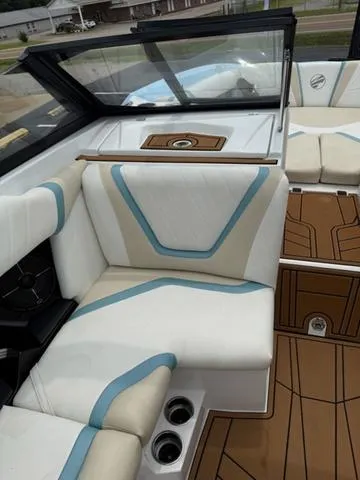 Slide: The Image of Tigé 23RZX 2021 - 5