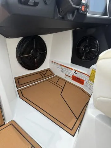 Slide: The Image of Tigé 23RZX 2021 - 7