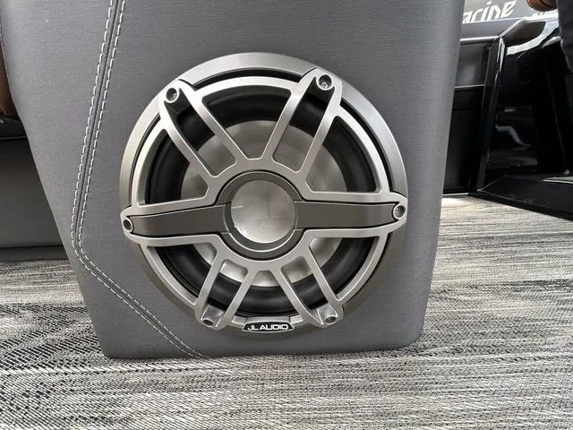 Slide: The Image of Viaggio D26UWA Tri-Toon (27" Tubes) 2025 - 13