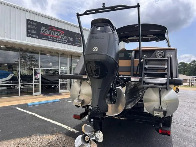 Slide: The Image of Viaggio D26UWA Tri-Toon (27" Tubes) 2025 - 3