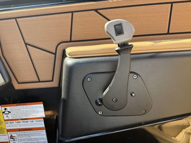 Slide: The Image of Throttle control lever in 2023 ATX Surf Boats 22 TYPE-S, featuring modern design and safety warnings. - 10