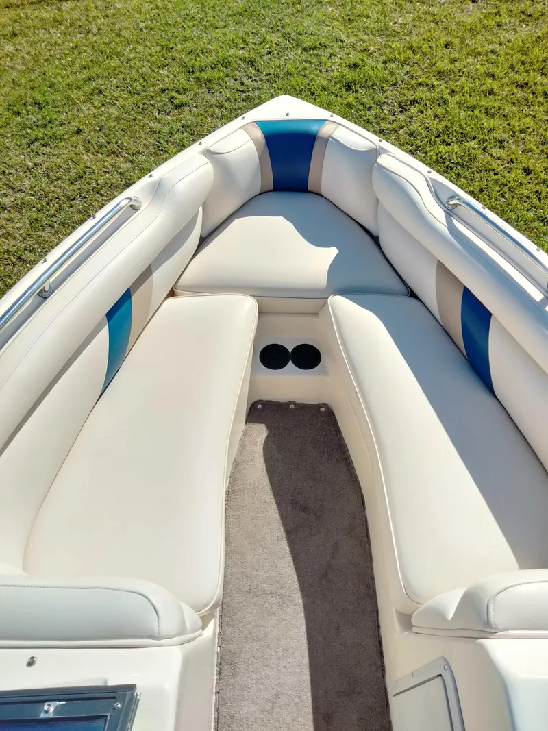 Slide: The Image of 2001 Tigé 21i boat interior with white and blue cushioned seating. - 7