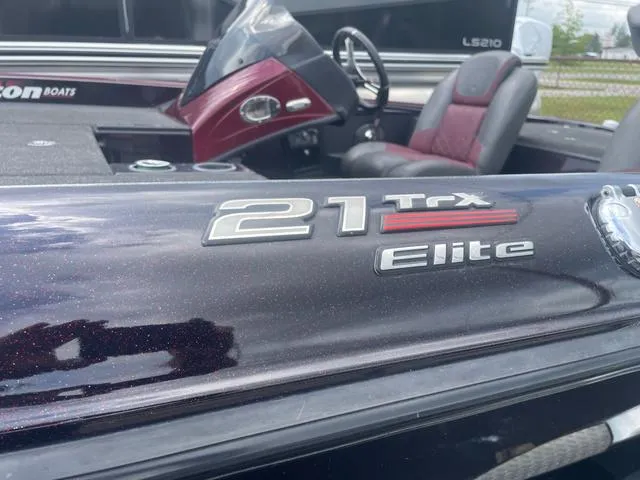 Slide: The Image of Triton TRITION 21 TRX ELITE 2018 - 6