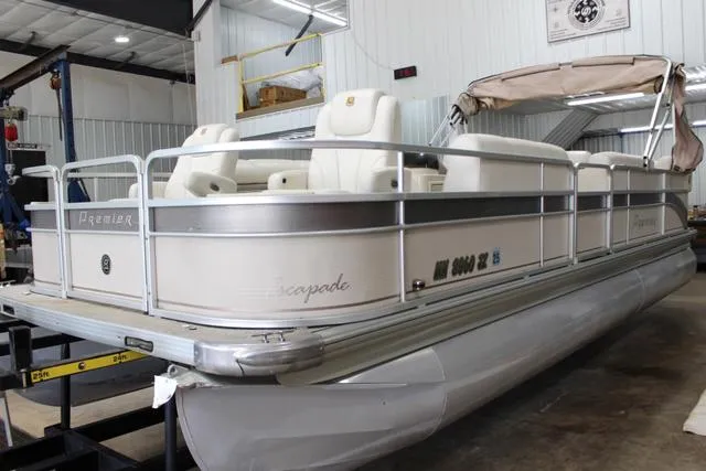 Slide: The Image of Premier 235 Escapade RE 2005 - 1