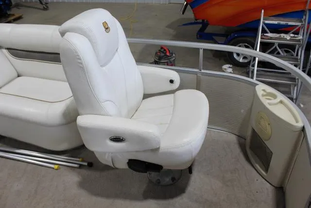 Slide: The Image of Premier 235 Escapade RE 2005 - 11