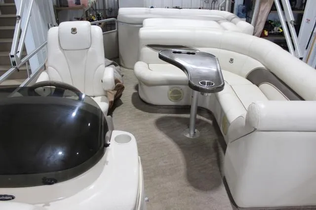 Slide: The Image of Premier 235 Escapade RE 2005 - 16