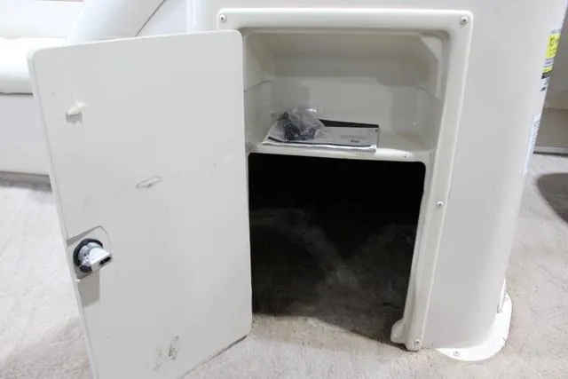 Slide: The Image of Premier 235 Escapade RE 2005 - 17