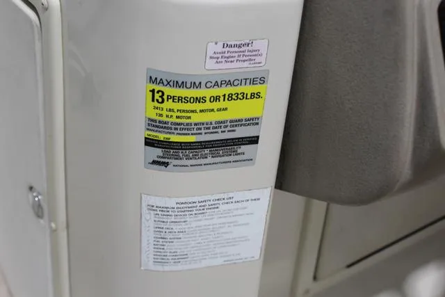 Slide: The Image of Premier 235 Escapade RE 2005 - 19