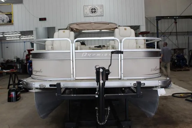 Slide: The Image of Premier 235 Escapade RE 2005 - 2