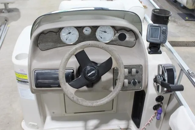 Slide: The Image of Premier 235 Escapade RE 2005 - 20