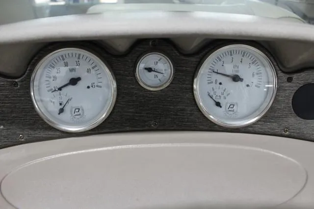 Slide: The Image of Premier 235 Escapade RE 2005 - 21