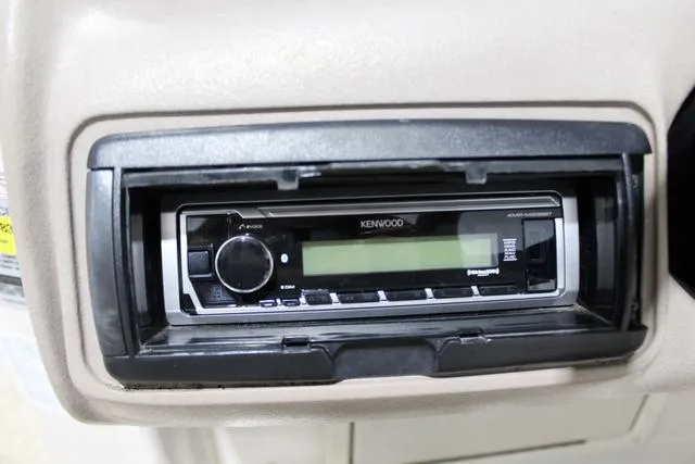 Slide: The Image of Premier 235 Escapade RE 2005 - 23