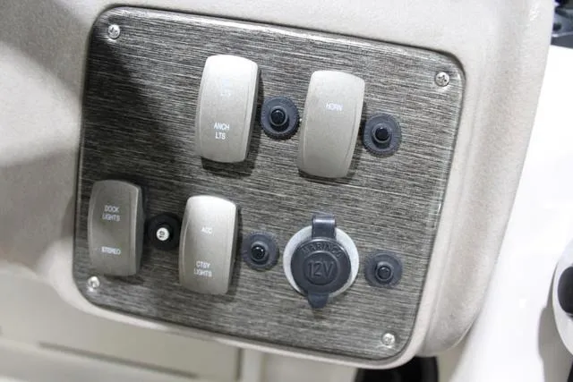 Slide: The Image of Premier 235 Escapade RE 2005 - 24